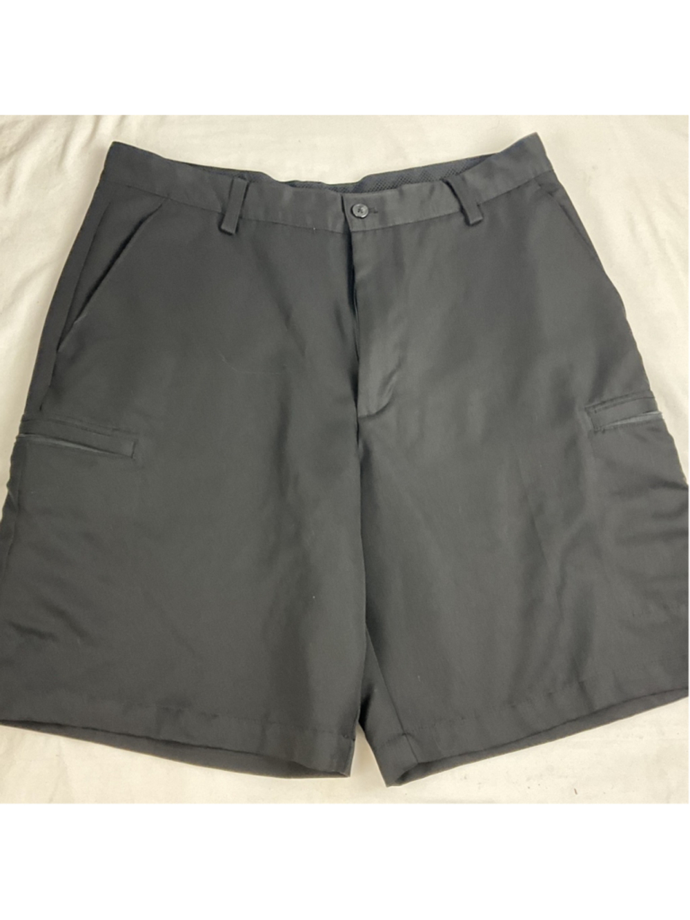 Men’s Izod Golf Cargo Shorts Size 34 Black